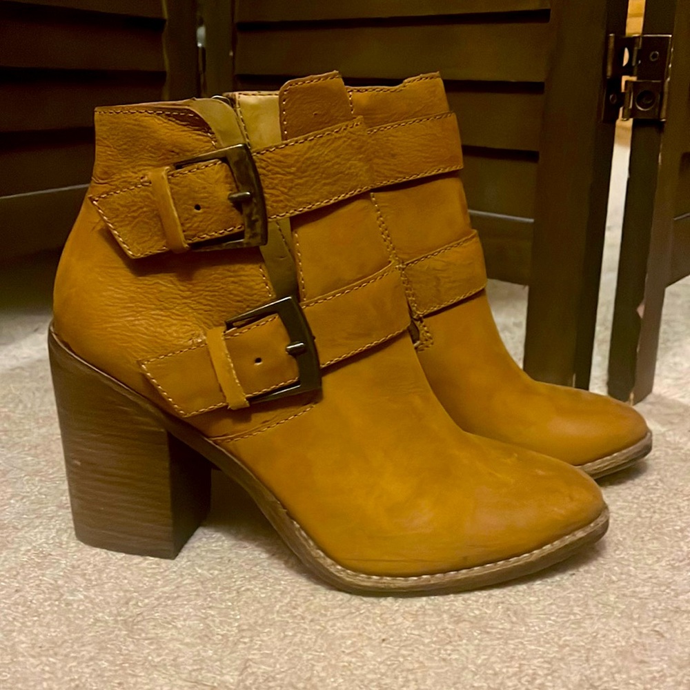 🦋🌺 STEVE MADDEN BOOTS🌺🦋